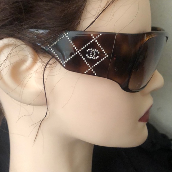 CHANEL Accessories - Chanel sparkle shades brown like-new case included